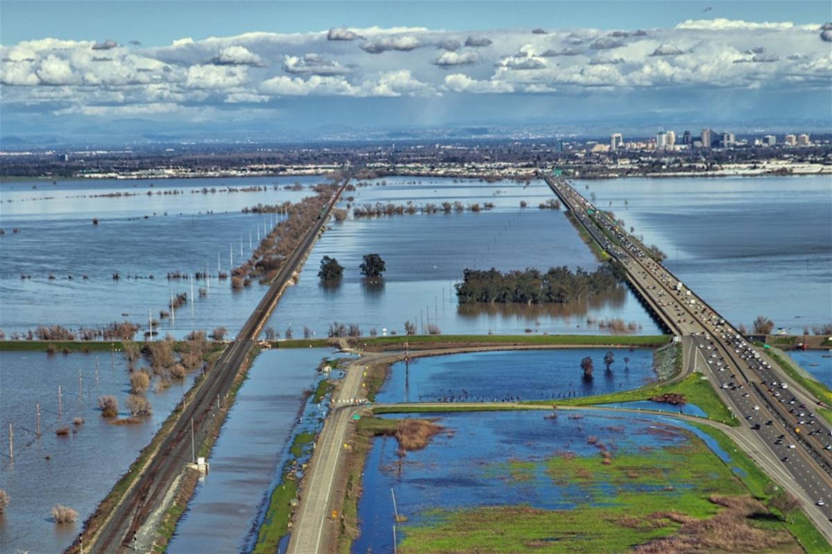 The Yolo bypass combines nature-based solutions and grey infrastructure to protect the communities of the Sacramento valley in the US from flooding (Source: USFWS Pacific Southwest Region/Flickr)