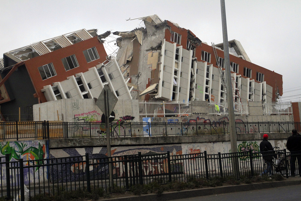 A collapsed building in Concepción, Chile (Source: Claudio Núñez/Flickr)