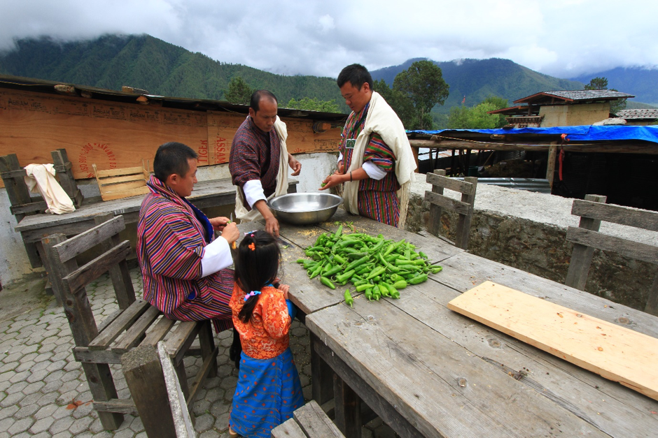 The Personal Touch- A commonplace scene of Bhutanese preparing home-grown chilli for native dishes (Source: Skye Lee) The Personal Touch- A commonplace scene of Bhutanese preparing home-grown chilli for native dishes (Source: Skye Lee)