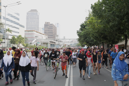 Pedestrians reclaim the streets for Car-Free Day in Jakarta (Source: EOS/ Rachel Siao) Pedestrians reclaim the streets for Car-Free Day in Jakarta (Source: EOS/ Rachel Siao)