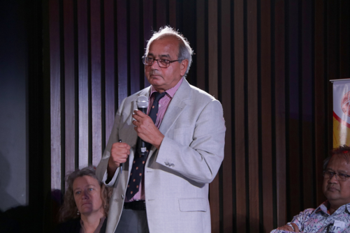 Professor Satish Singh explains the research goals of MIRAGE II (Source: EOS/ Rachel Siao) Professor Satish Singh explains the research goals of MIRAGE II (Source: EOS/ Rachel Siao)
