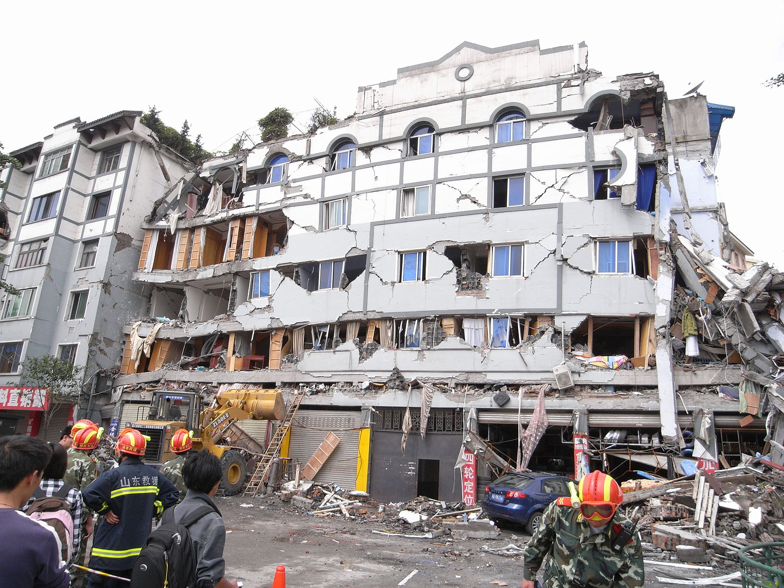 A collapsed building during the May 2008 magnitude-7.9 Great Sichuan earthquake (Source: Wikimedia Commons)