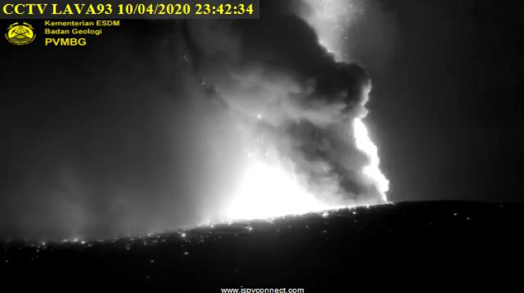 An eruption that took place on 10 April 2020 from Anak Krakatau was captured by a webcam from the local observatory (Source: PVMBG-CVGHM) An eruption that took place on 10 April 2020 from Anak Krakatau was captured by a webcam from the local observatory (Source: PVMBG-CVGHM)
