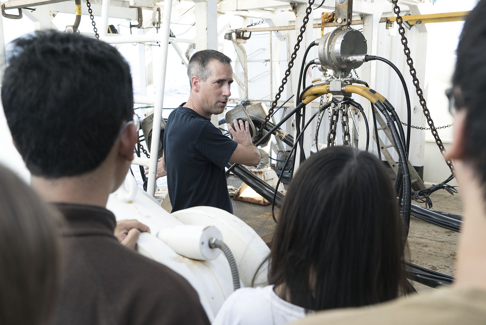 The team is introduced to the seismic gear. Genavir’s Ronan Louzaouen is part of the expert team in charge of assembling, maintaining and operating this high-pressure air gun (Source: EOS/Monika Naranjo Gonzales) 