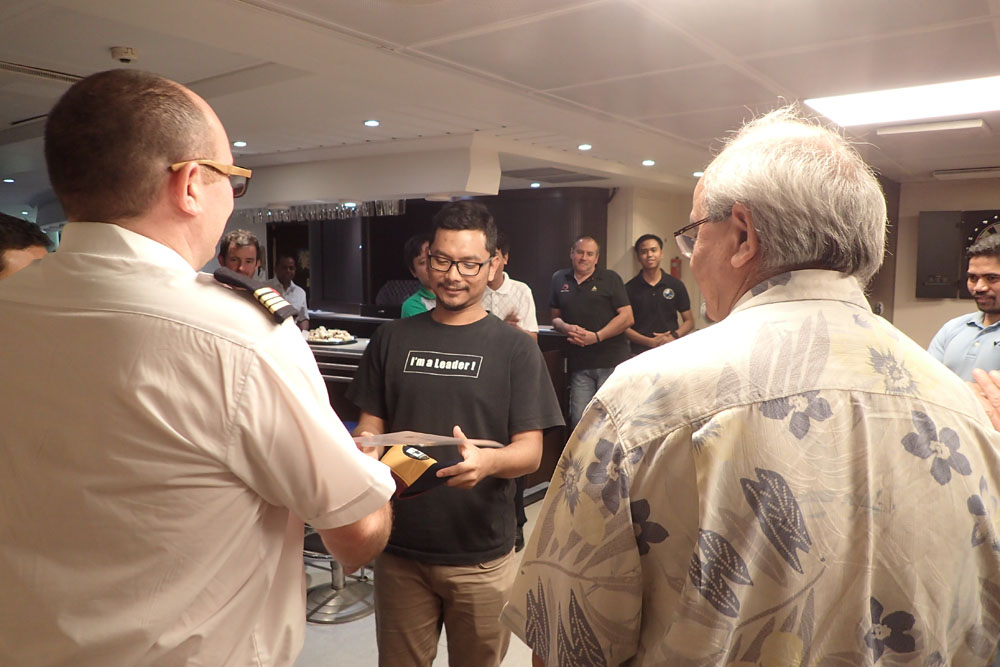 Floating Summer School participant Muhammed Andri receives his certificate from the hands of the Captain (Source: EOS/ Monika Naranjo Gonzales)