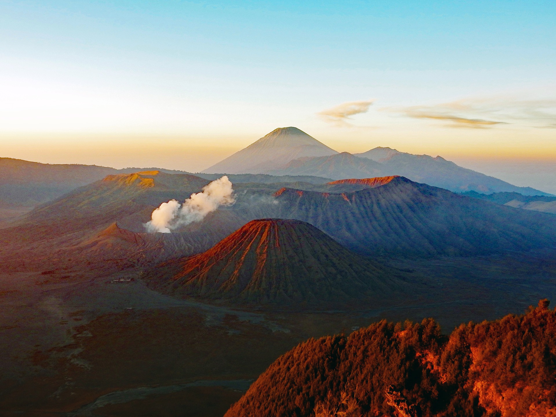 Indonesia has the most number of volcanoes of any country in the world (Source: Nico Boersen/Pixabay) 