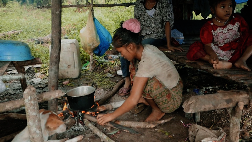 A woman prepares a meal of mushrooms in one of the cooking corners in the Orang Rimba camp that we visited (Source: Isaac Kerlow)