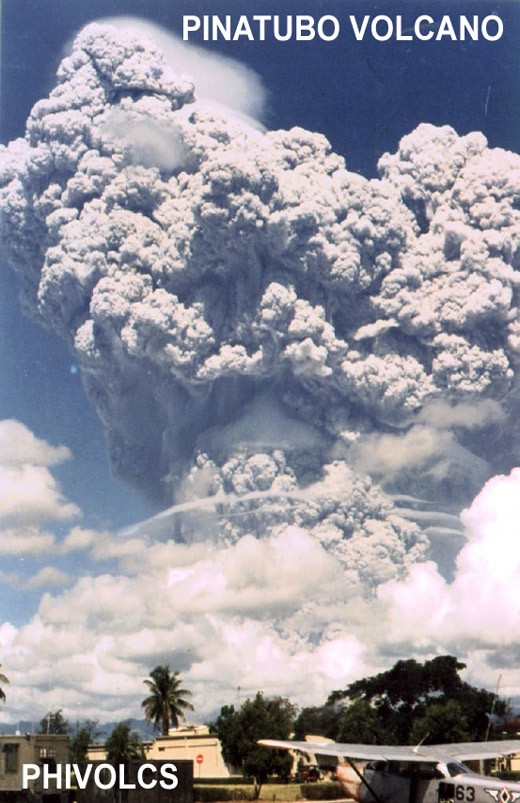 The eruption on 12 June, which sent a plume of ash into the sky (Source: PHIVOLCS)