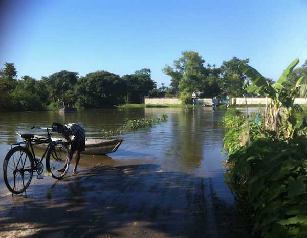 Because of the flooding, this road was accessible only by boat (Syed Idros/Earth Observatory of Singapore) Because of the flooding, this road was accessible only by boat (Syed Idros/Earth Observatory of Singapore)