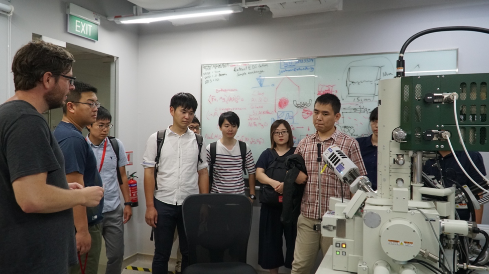 EOS Research Fellow Dr Steffen Eisele presenting the Scanning Electron Microscope from the ASE & EOS Laboratory facilities to our Japanese colleagues (Source: Rachel Siao/Earth Observatory of Singapore) EOS Research Fellow Dr Steffen Eisele presenting the Scanning Electron Microscope from the ASE & EOS Laboratory facilities to our Japanese colleagues (Source: Rachel Siao/Earth Observatory of Singapore)